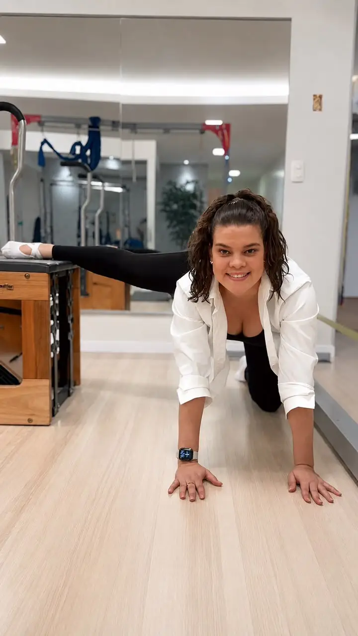 Thamires Alves praticando Pilates no Studio